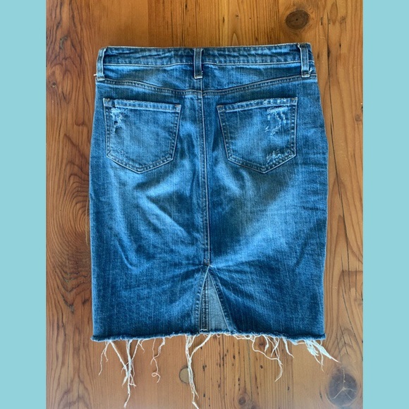 Lightly distressed Dex denim skirt - Picture 3 of 3